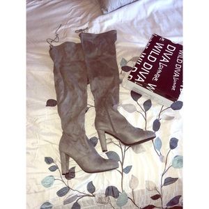 Wild Diva Lounge OTK Gray V Suede Boots. Size 10